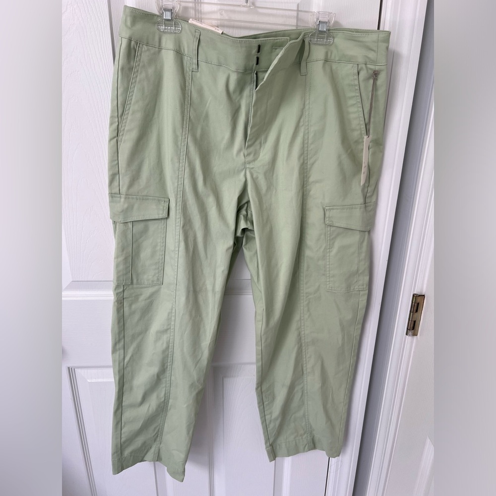 A new day tapered leg stretch 16 regular women’s pant NWT light green